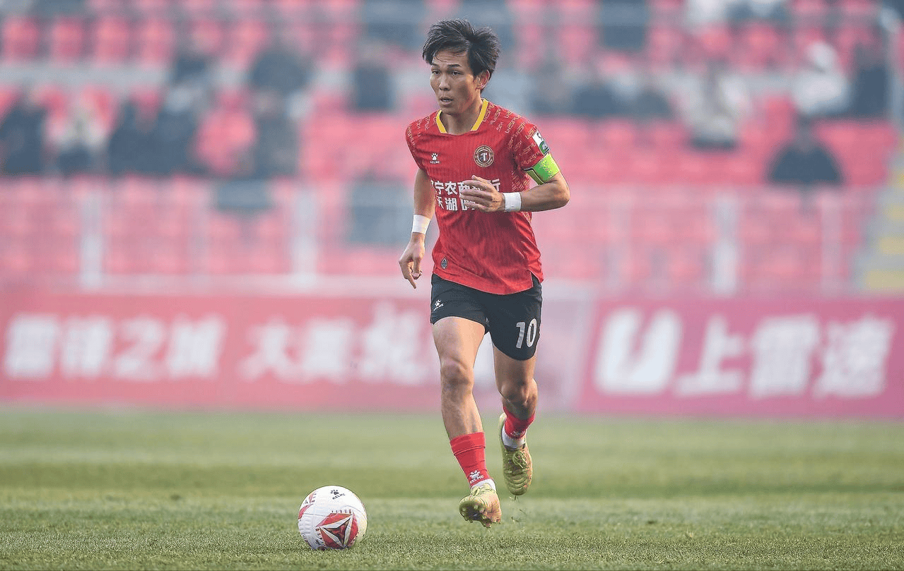 包含集结日中超传出新动向，萨克拉门托国王再遭质疑，管理层表态——媒体盛赞，球队文化再被提及的词条