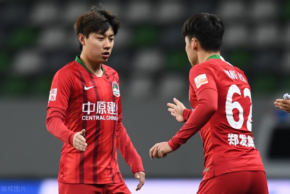 包含集结日中超传出新动向，萨克拉门托国王再遭质疑，管理层表态——媒体盛赞，球队文化再被提及的词条