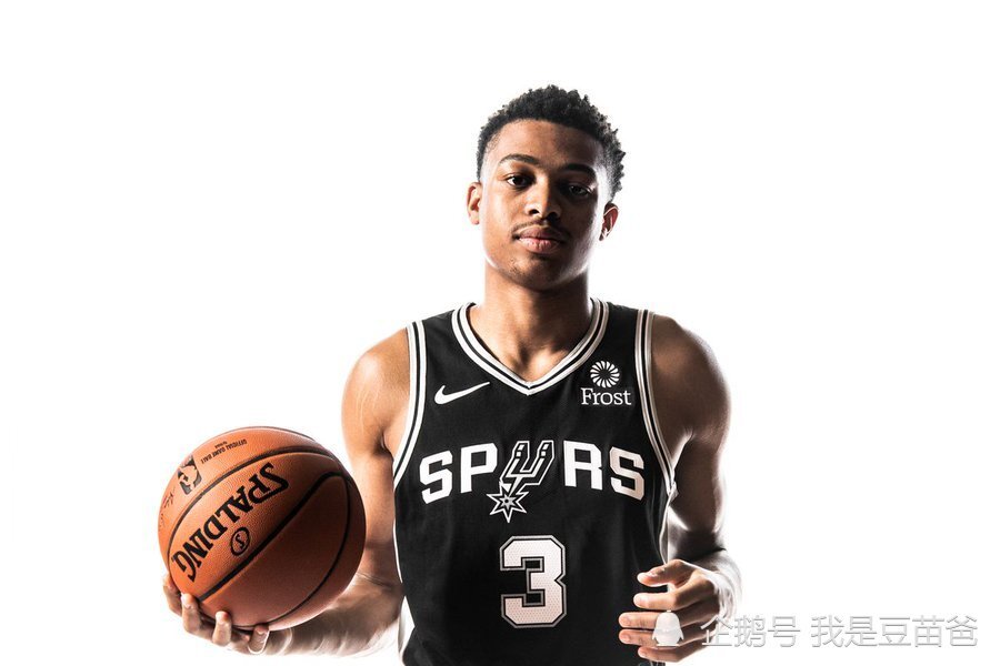 托特纳姆热刺俱乐部目前的球衣赞助商是谁